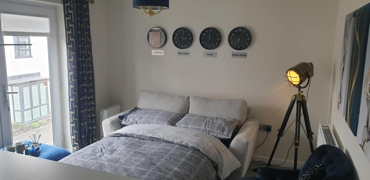 5 Star Luxury Small Cosy House With Lake View Doncaster Dış mekan fotoğraf